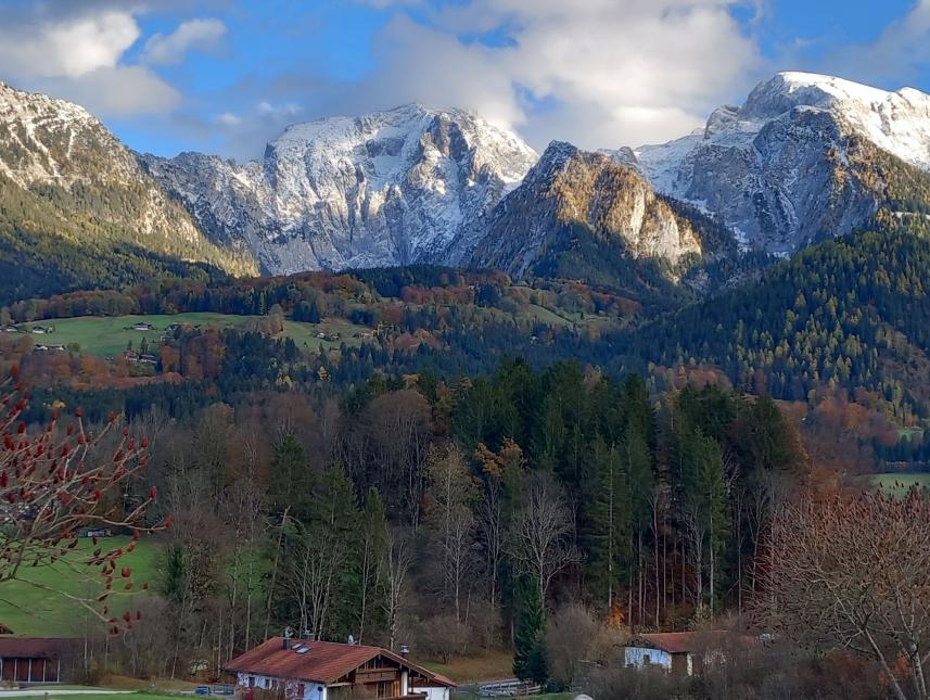 Einzigartige Kulisse der Felsmassive von Watzmann und Hohem Göll