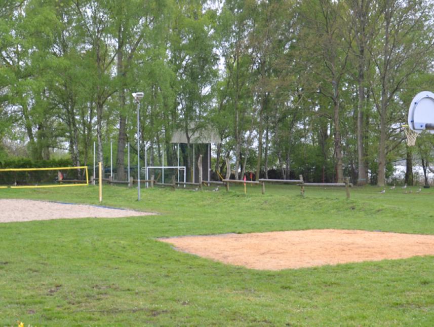 Fußball- und Beachvolleyball