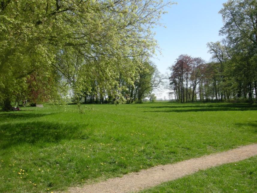 großes Parkgelände