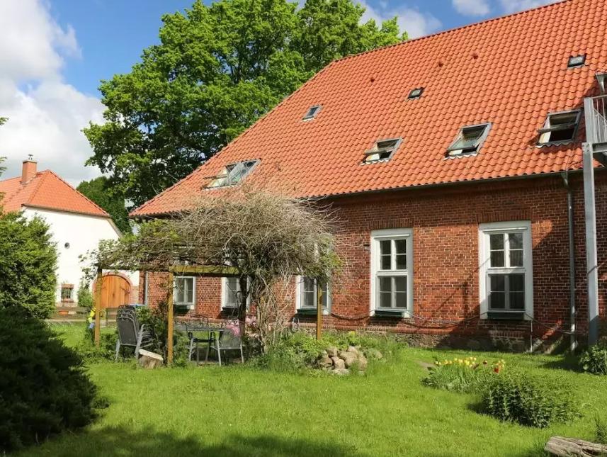 Marienhaus (Erdgeschoss) / Verwalterhaus (Dachgeschoss) Außenansicht