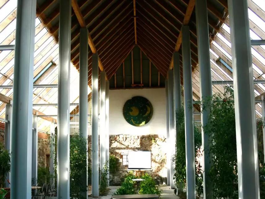 Treibhaus Gartenbereich innen