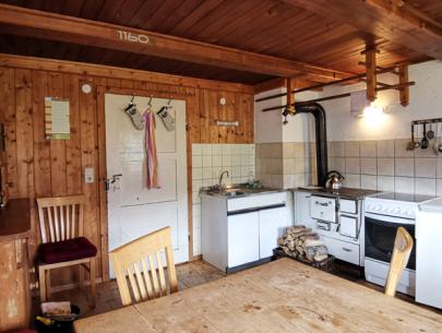 Küche mit Holzofen