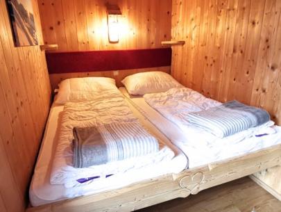 Raum mit Doppelbett I