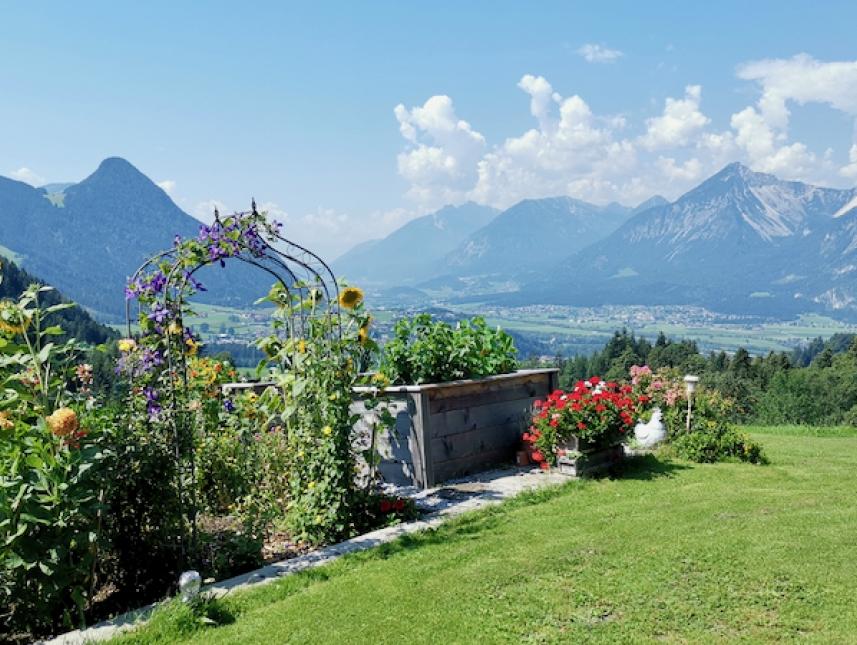 Garten mit Bergblick