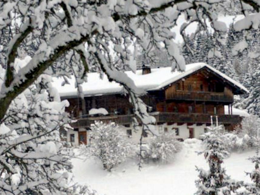 Außenansicht Hof im Winter