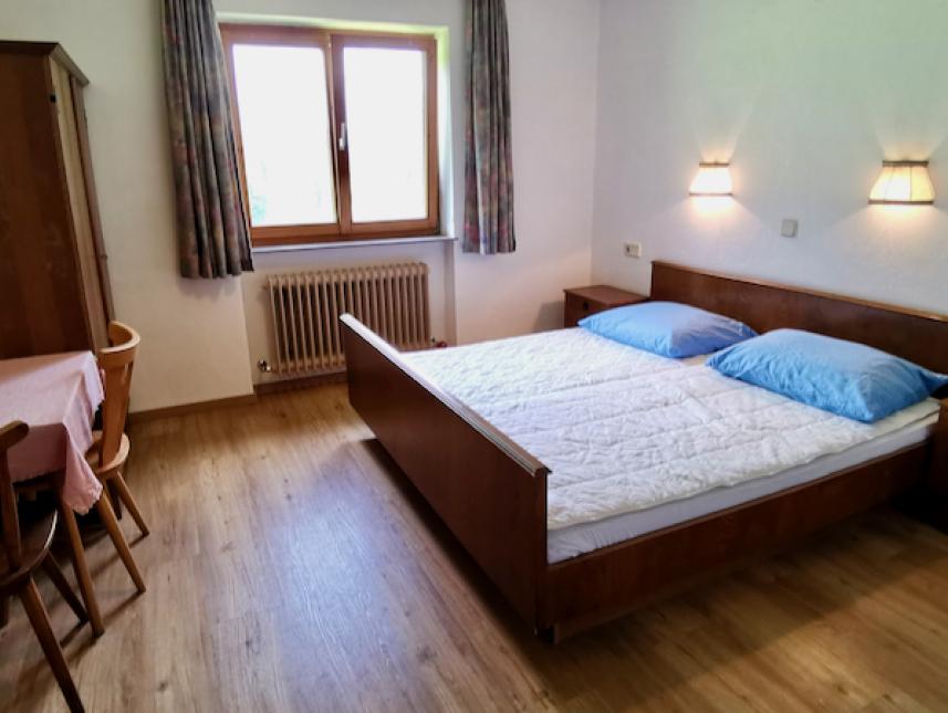 Raum mit Doppelbett