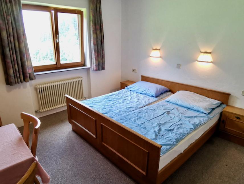 Raum mit Doppelbett