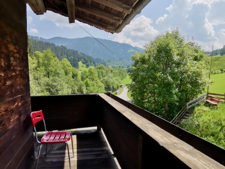 Balkon mit Bergblick