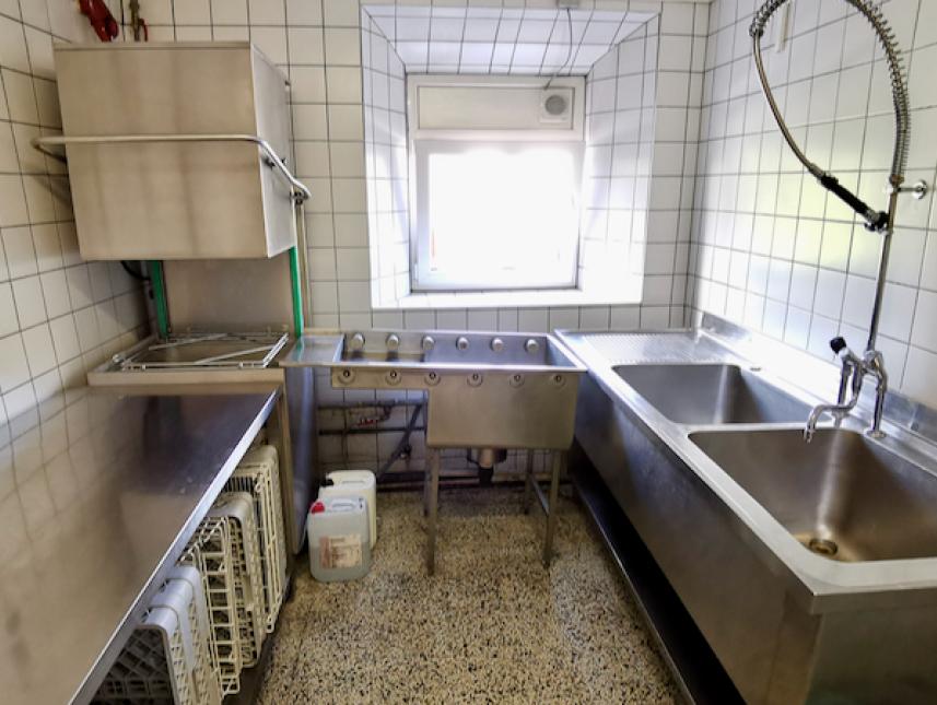 gut ausgestattete Gastronomieküche