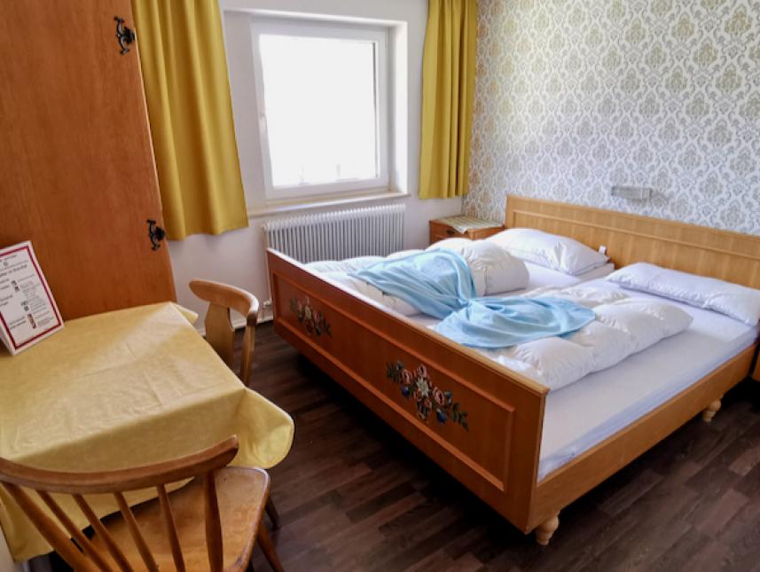 Raum mit Doppelbett