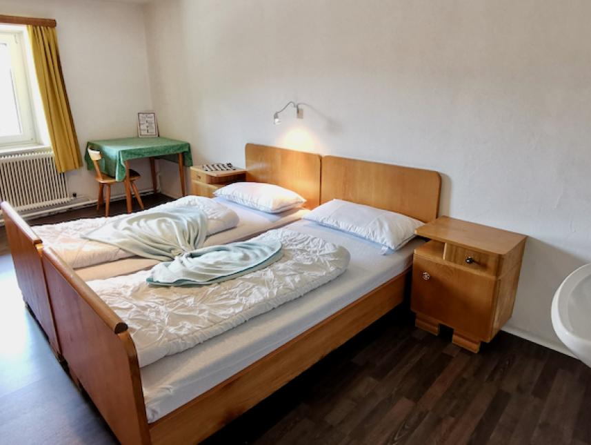 Raum mit Doppelbett