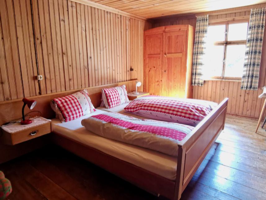 Raum mit Doppelbett