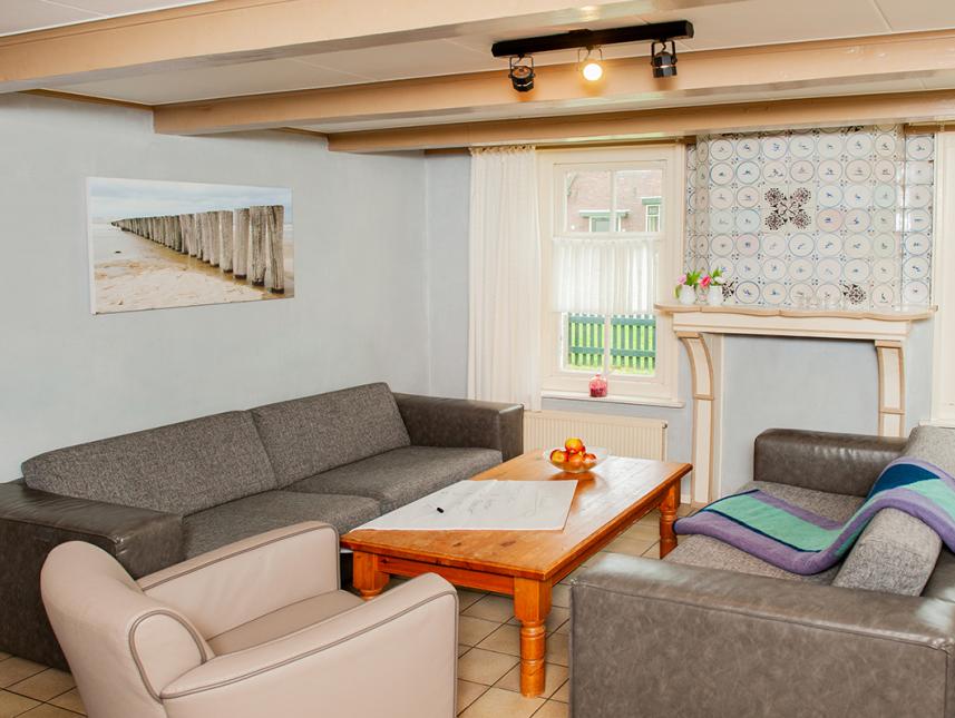 Gemütliche Sofaecke im Betreuuerraum