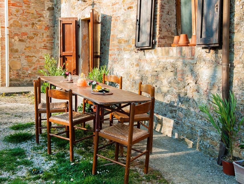 Garten mit schönen Sitzmöglichkeiten