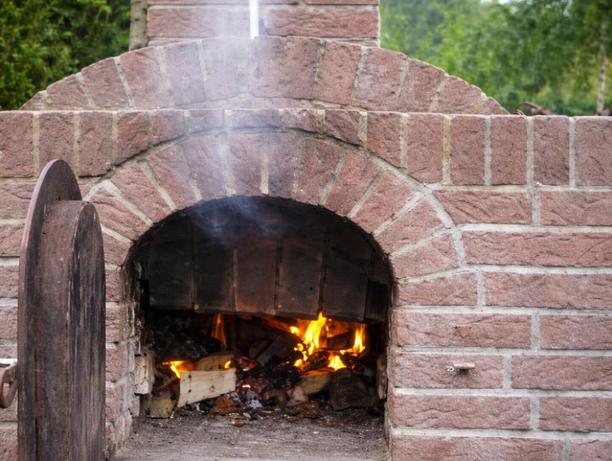 eigener Steinbackofen