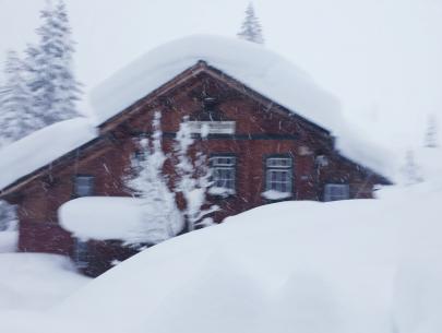Sporta-Hütte im Winter