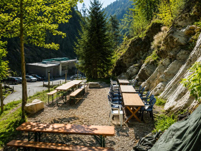 Aussenbereich mit Grillplatz