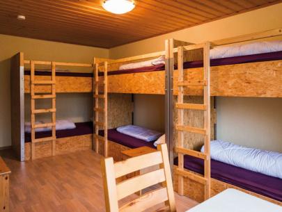 Schlafzimmer 3 im OG: 6-Bett-Zimmer (Etagenbetten) mit DU/WC