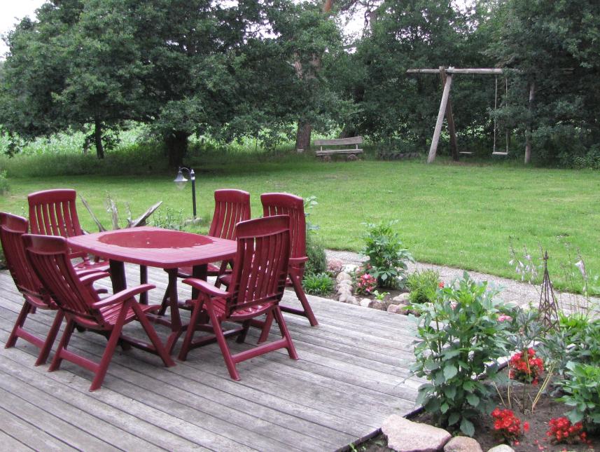 Terrasse mit Gartenmöbel