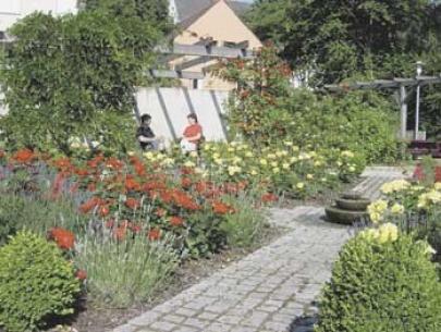 Rosengarten mit Springbrunnen