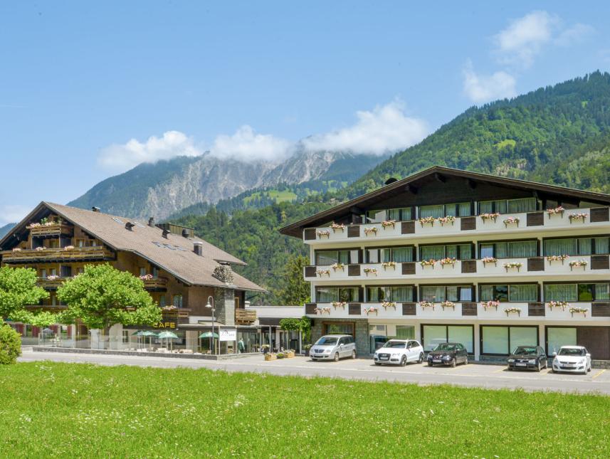 Hausansicht im Sommer