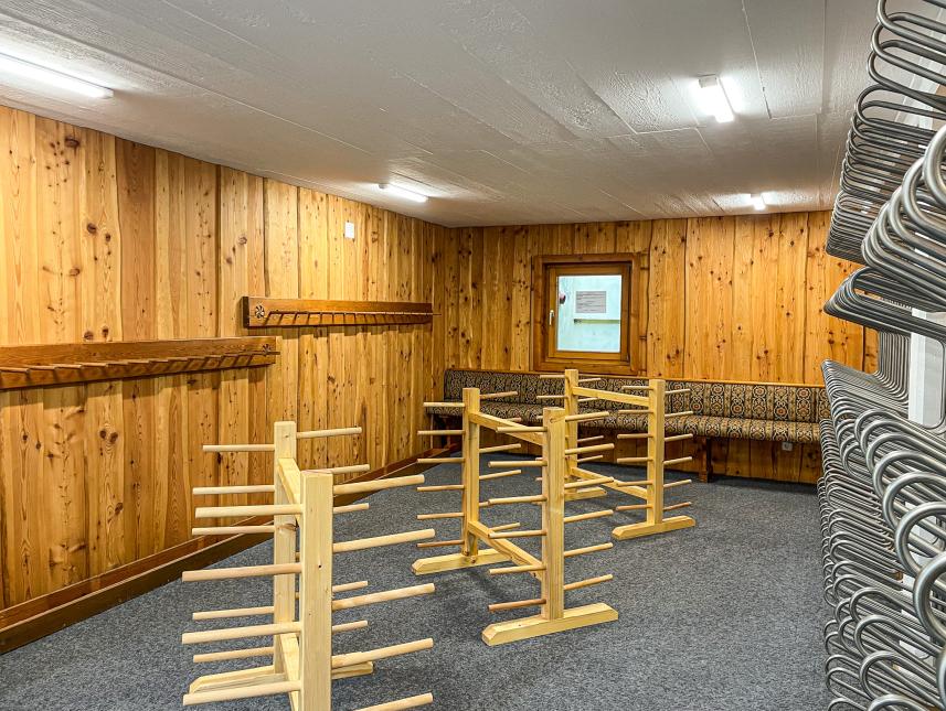 Schikeller mit Schischuhtrocknern Schikeller mit Schischuhtrocknern