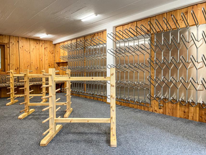 Schikeller mit Schischuhtrocknern Schikeller mit Schischuhtrocknern