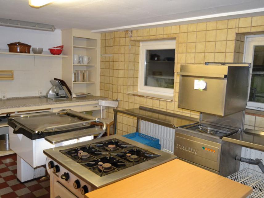 Gut ausgestatte Küche