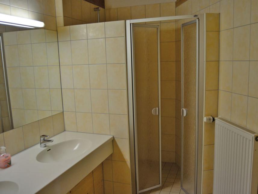 Badezimmer mit Dusche Badezimmer mit Dusche