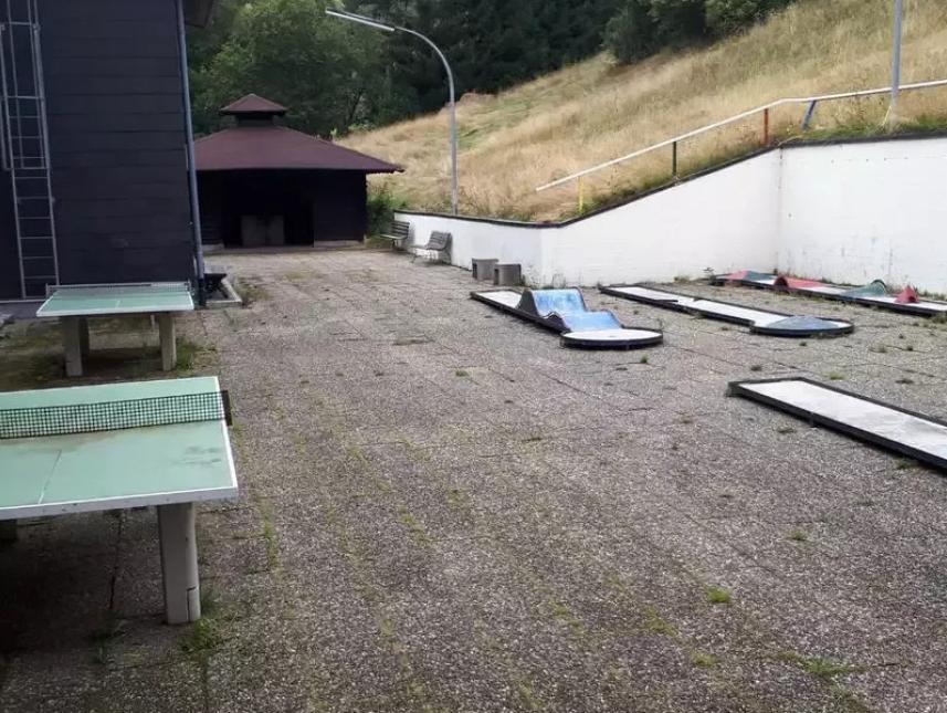 Minigolf und Tischtennis