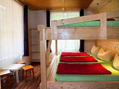 Zimmer mit 6 Betten im Hüttencharakter