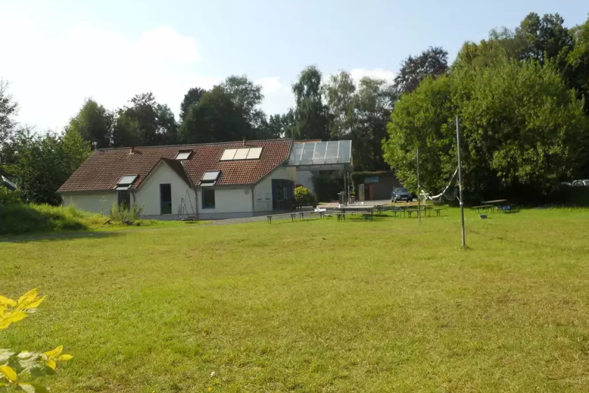 Spielwiese, Volleyball und Lagerfeuer