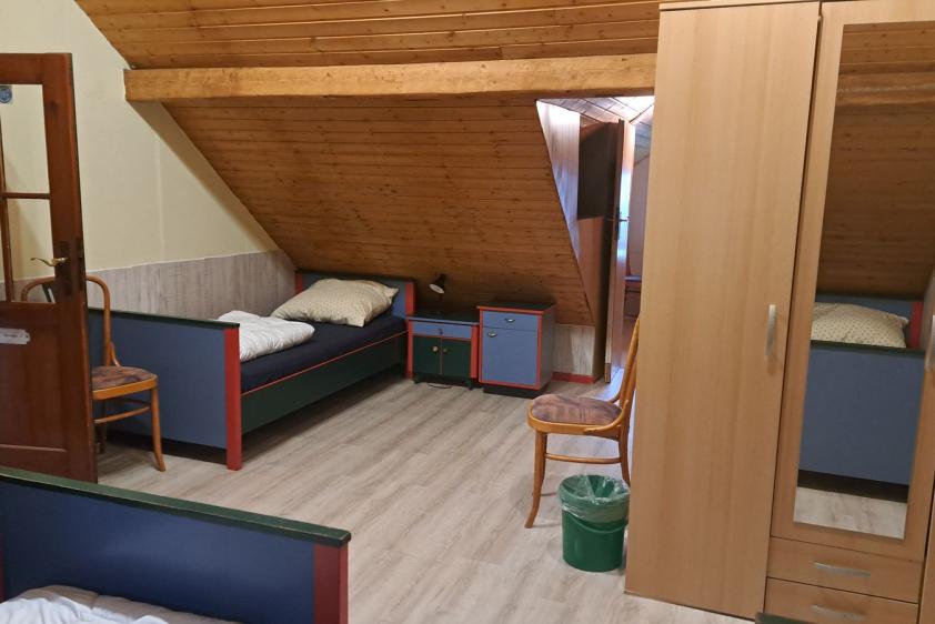 Das Vierbettzimmer im Obergeschoss
