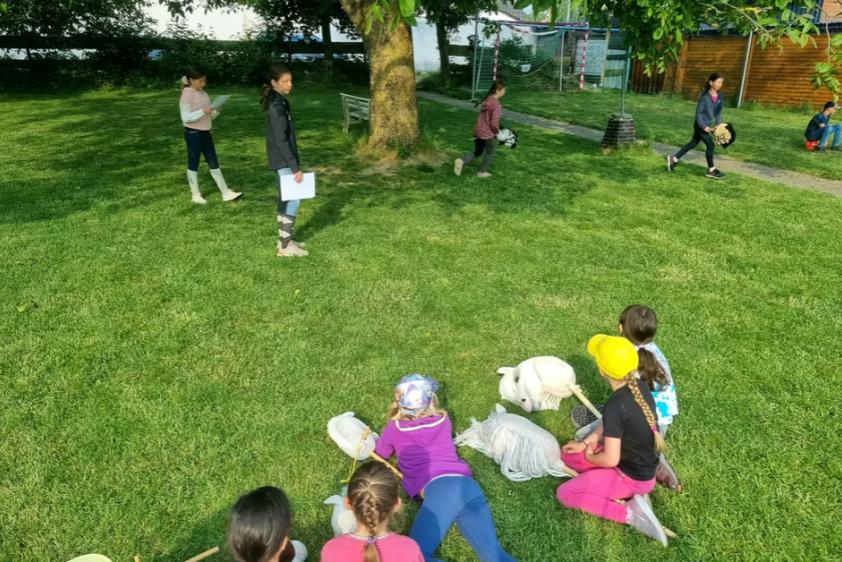 Wiese unter dem Nussbaum