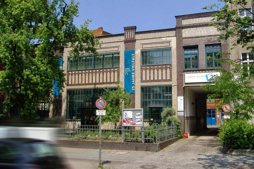 Frontalansicht der Fabrik