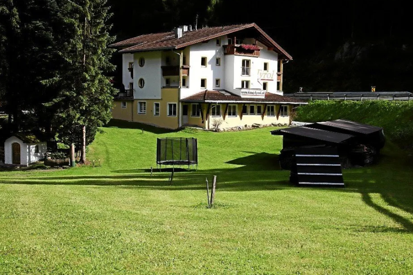 Haus Tyrol mit Spielwiese