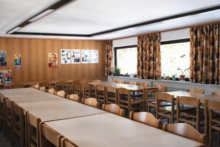 Der helle Speiseraum steht auch als Arbeits- und Aufenthaltsraum zur Verfügung.