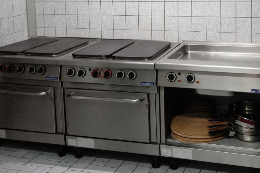 Gastroherde und großer Bräter