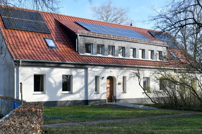 Außenansicht vorderer Eingang (alle Fotos © Thomas Richert)