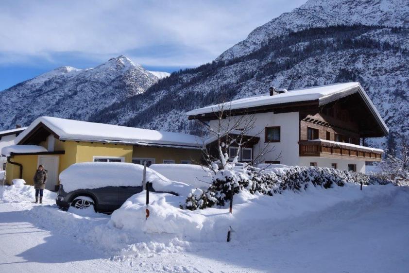 Außenansicht Haus Winter