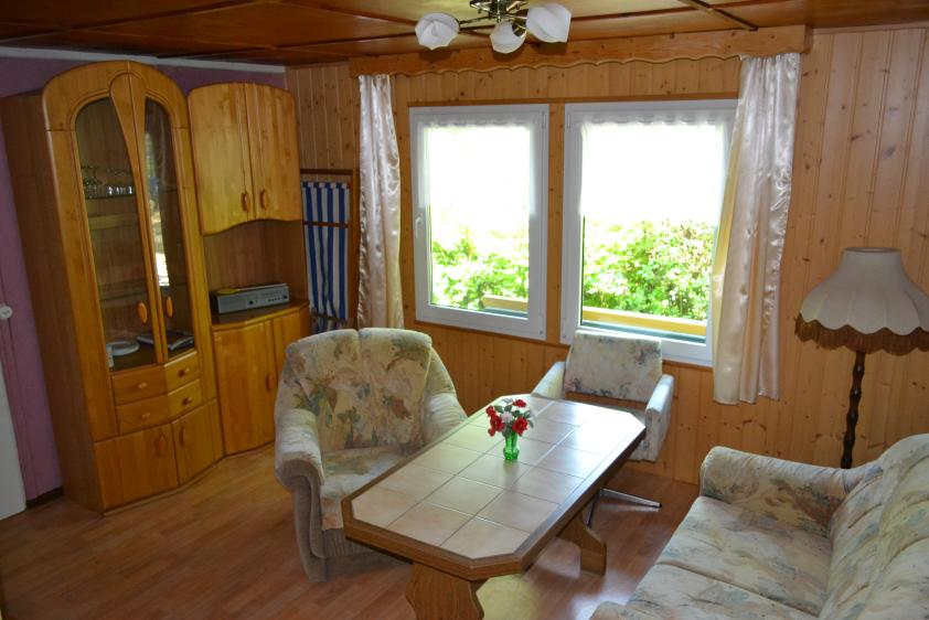 Wohnraum 4-Personen-Bungalow
