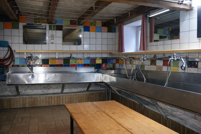 Sanitäre Anlagen "Waschraum" im UG