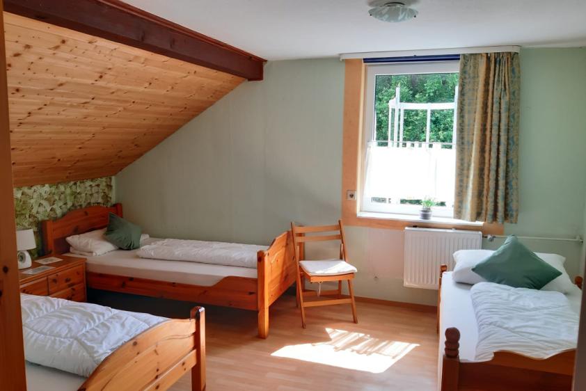3-Bett Schlafzimmer mit Einzelbetten