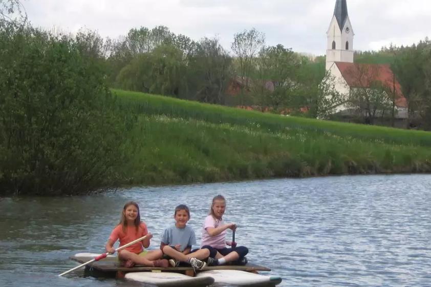 Unser Weiher ist ca. 5 Gehminuten vom Hof entfernt