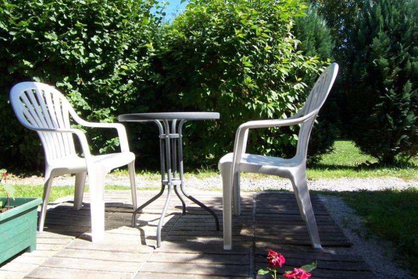 ...Große und kleine überdachte Terrasse und großer überdachter Freisitz