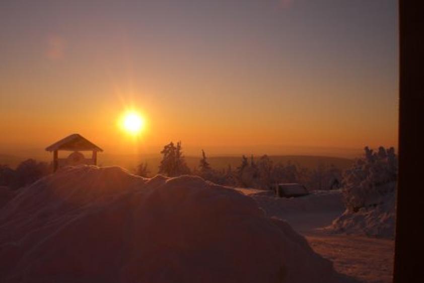 das Bett mit Sonnenaufgang