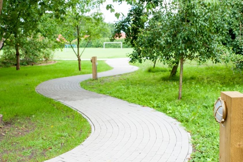 Chilliger Weg durch die Streuobstwiese