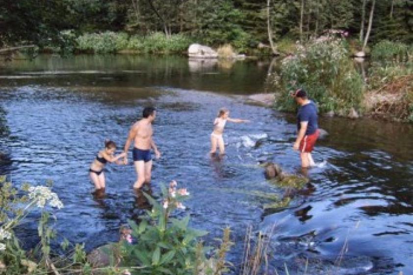Baden und austoben im nahegelegen Fluss