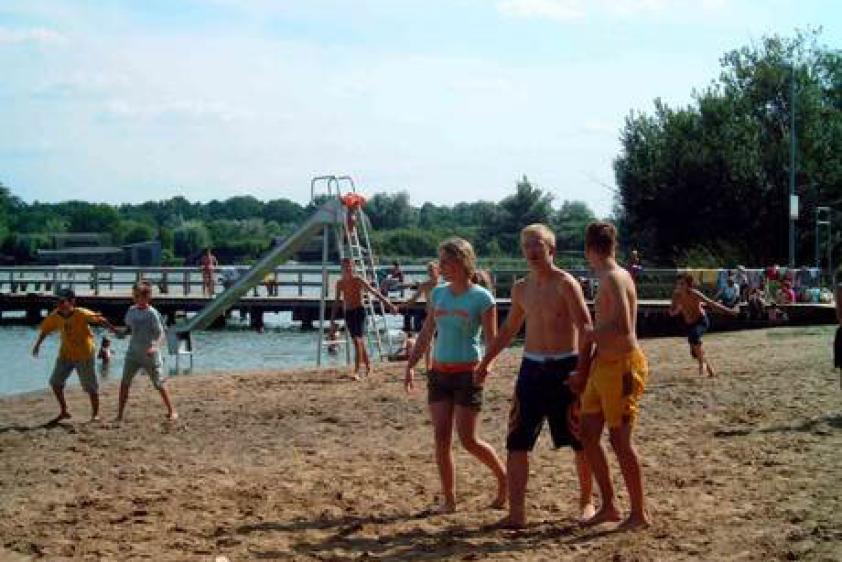 ca. 200m von der Jugendherberge entfernt ist der Badestrand
