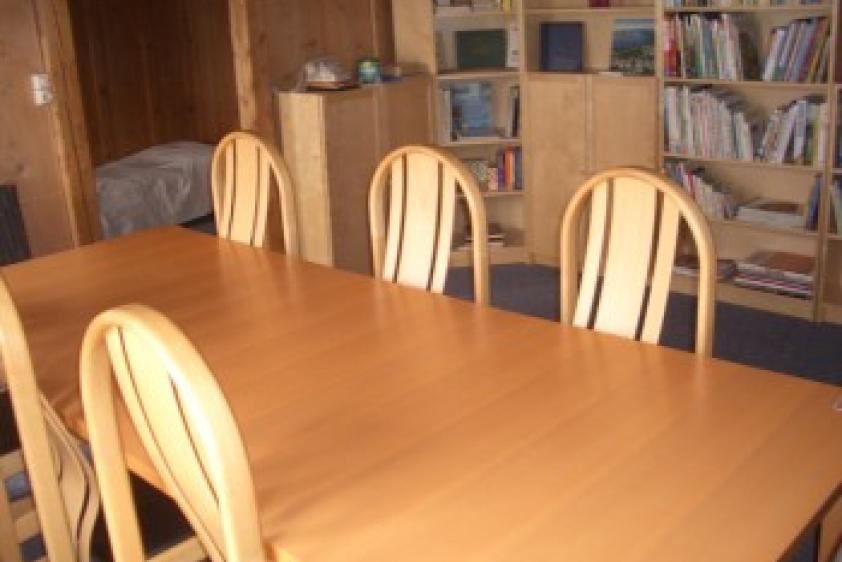 Bibliothek, kleiner Gruppenraum, Zweierzimmer